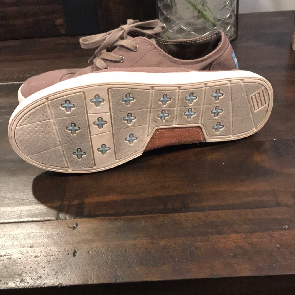 Women’s Toms - Picture 2 of 3